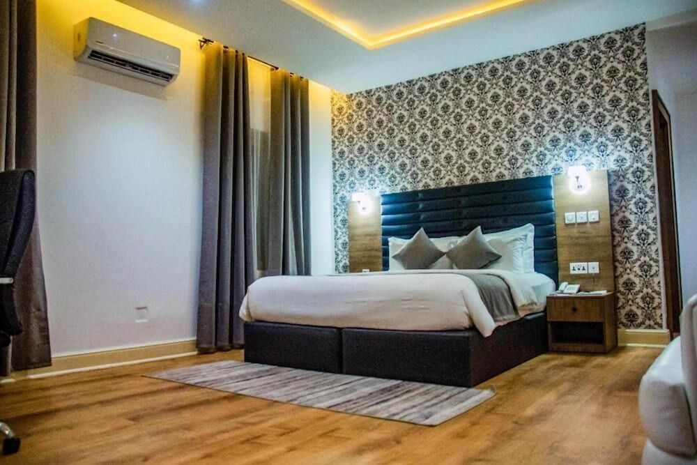 Crownsville Hotel - Airport Road 2