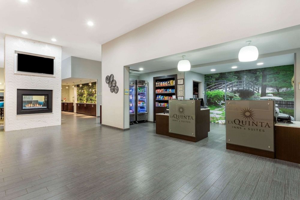 La Quinta Inn & Suites Rockford 3