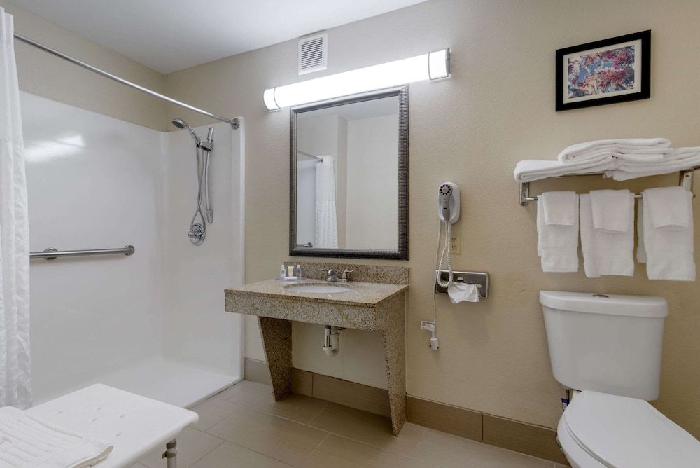 Comfort Suites Columbus State University Area 2