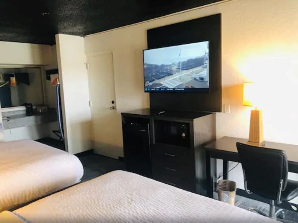 Eglin Extended Stay Hotel, a Howard Johnson by Wyndham 3