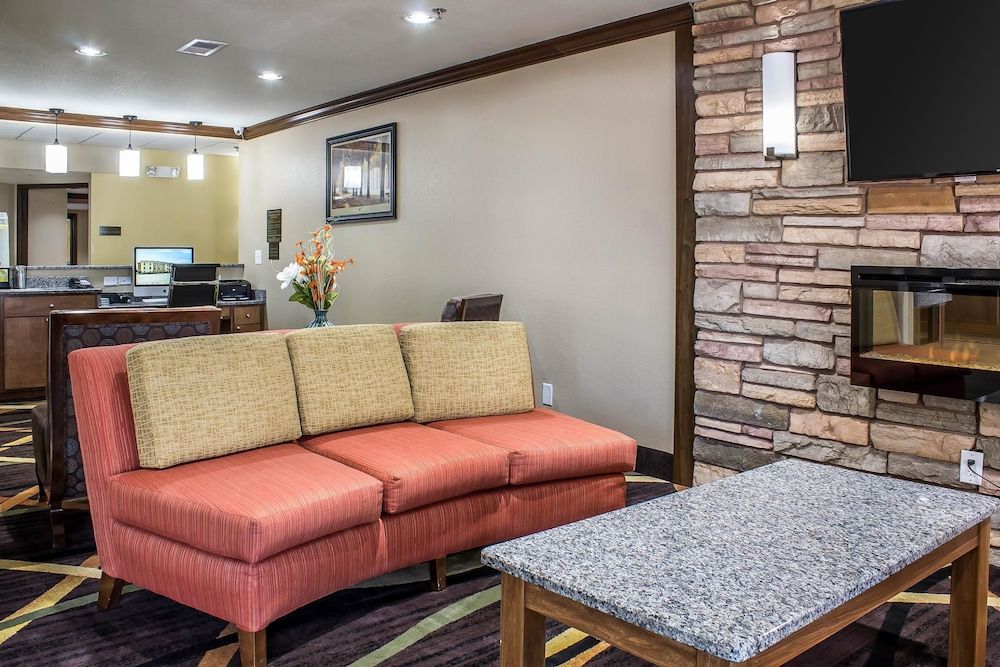 Comfort Inn & Suites Cedar Rapids North - Collins Road 2