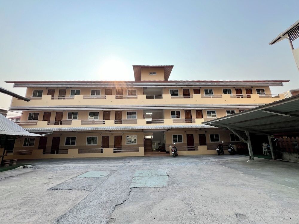 Jamjuree Place 2 estrelas em Ban Si Than