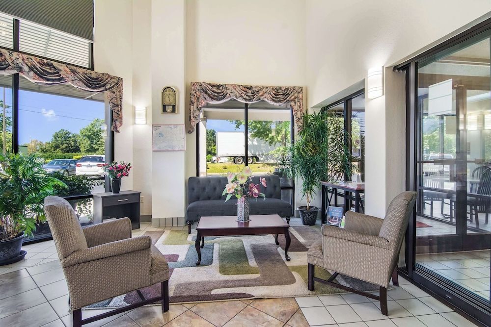 Econo Lodge Garner - Raleigh 3