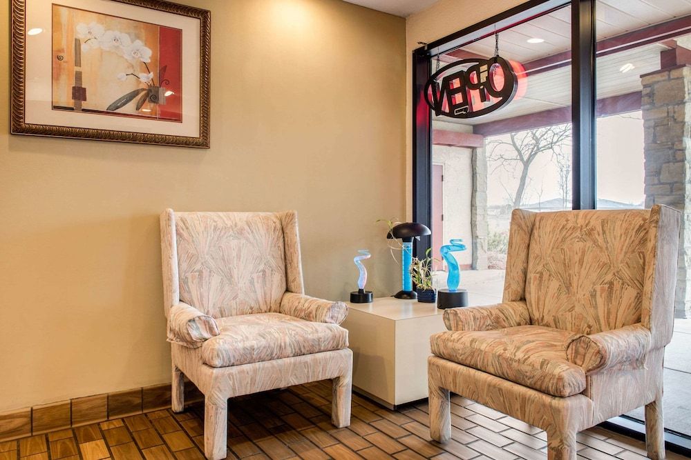 Econo Lodge Toledo 3