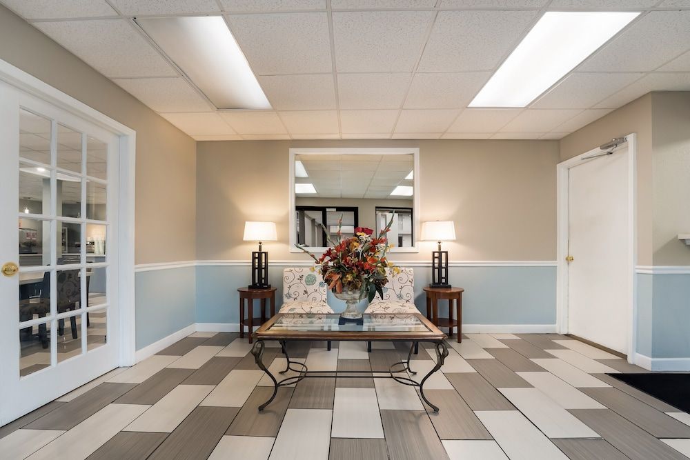 SureStay Hotel by Best Western Columbus Downtown 3