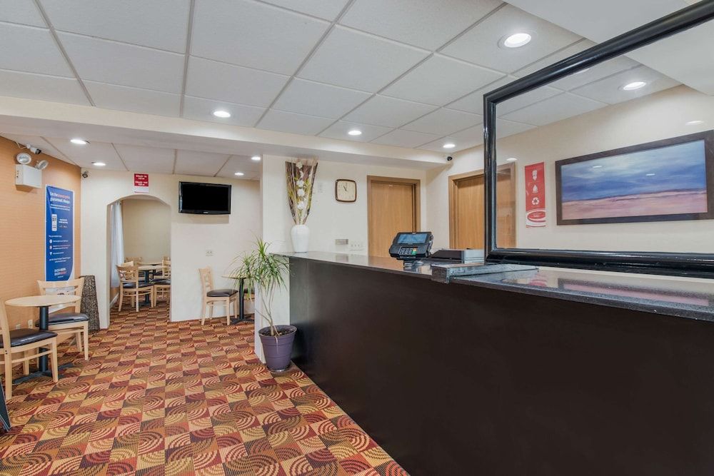Econo Lodge (Mechanicsburg) 2