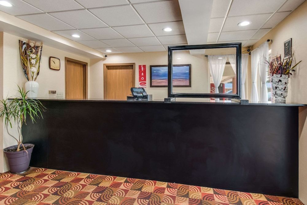 Econo Lodge (Mechanicsburg) 3