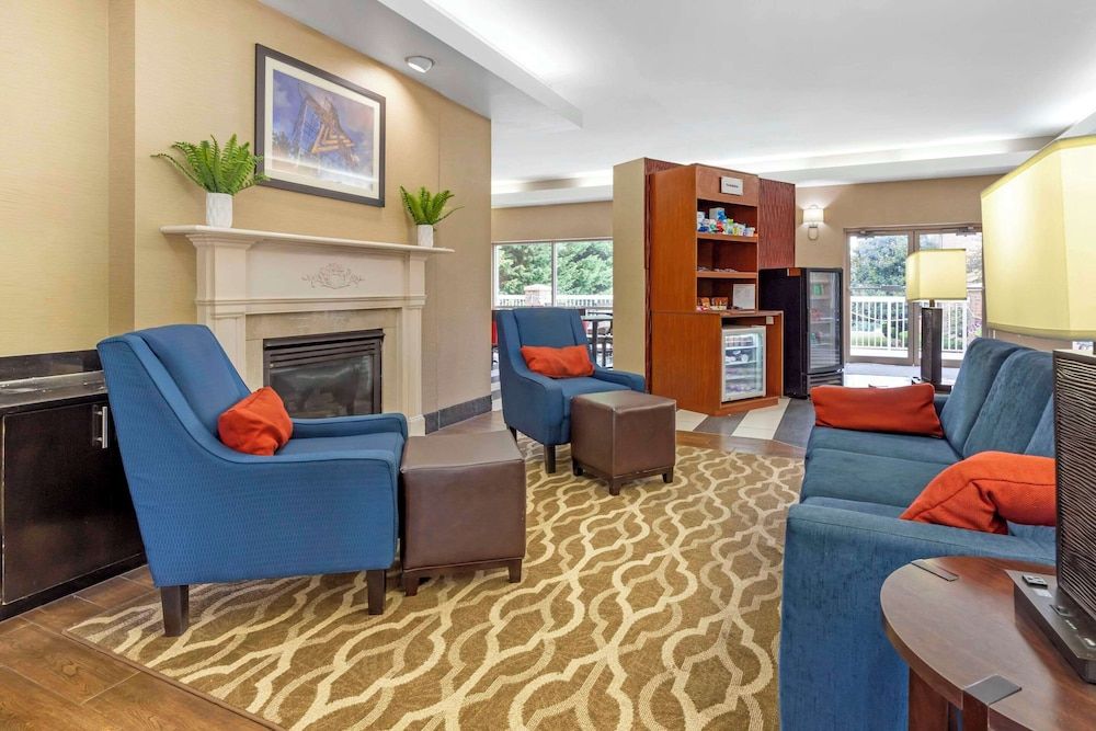 Comfort Suites Inn at Ridgewood Farm 3