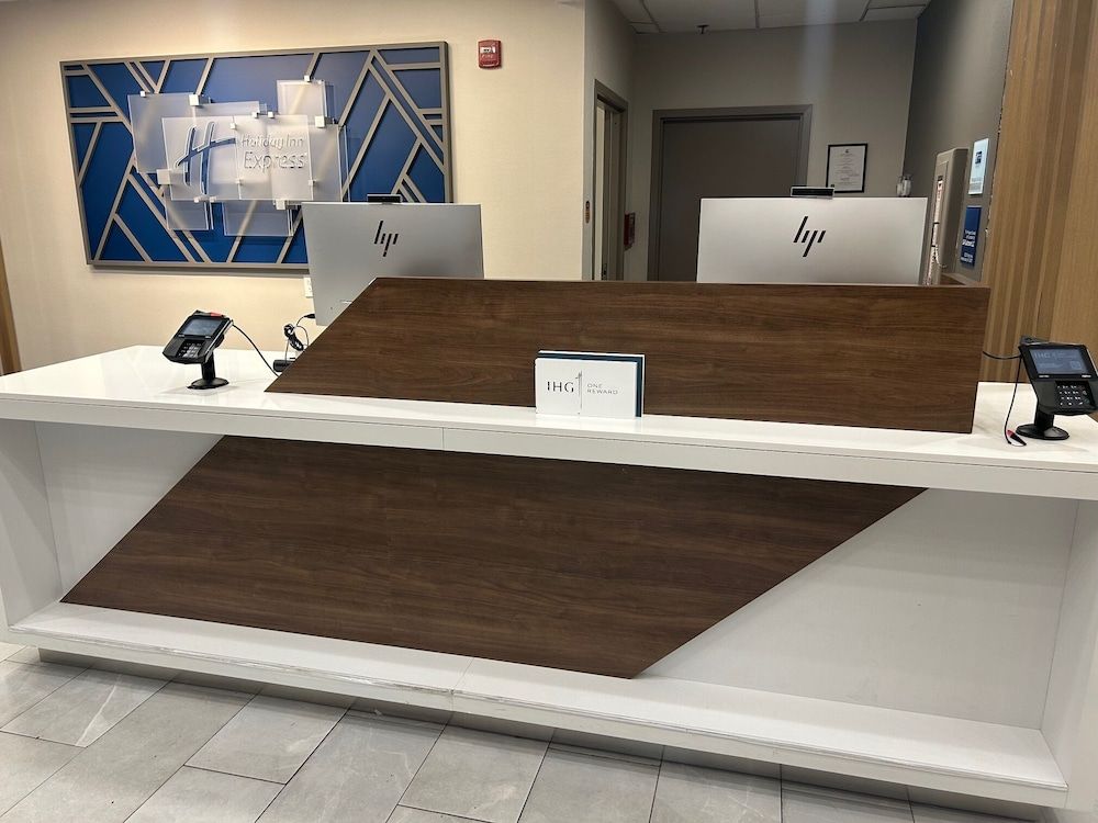 Holiday Inn Express Fredericksburg Southpoint 2