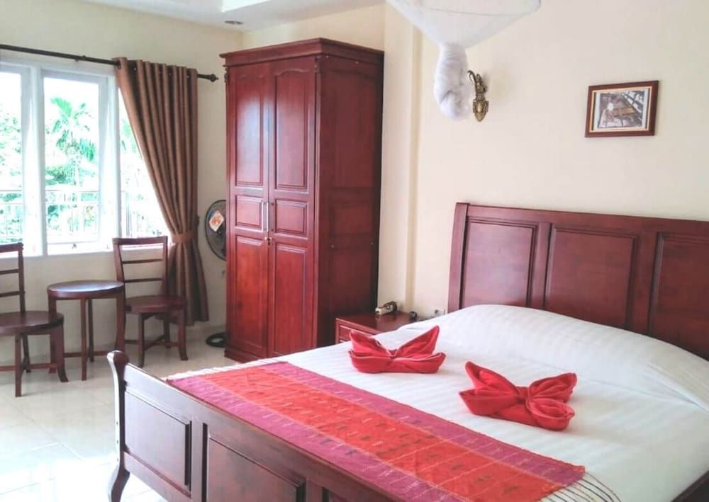 Zoe's Paradise Waterfront Hotel 2