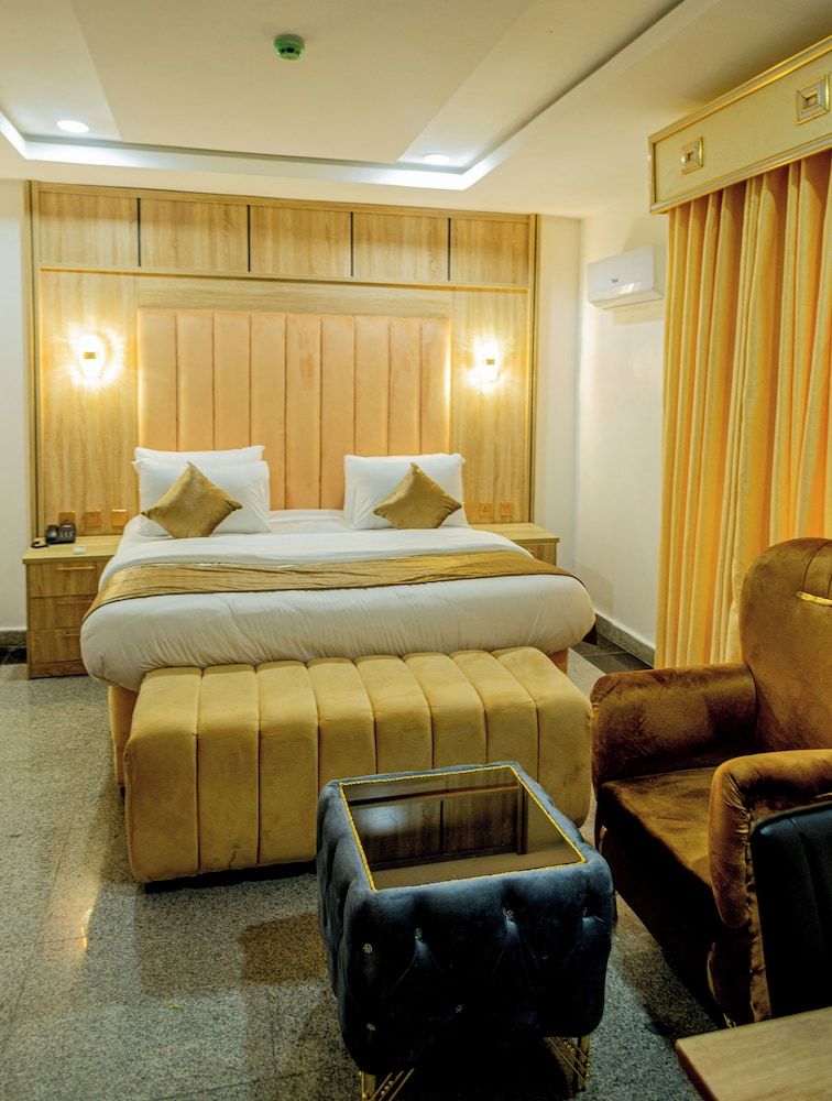 IMMACULATE ROYAL INTERNATIONAL HOTEL 3