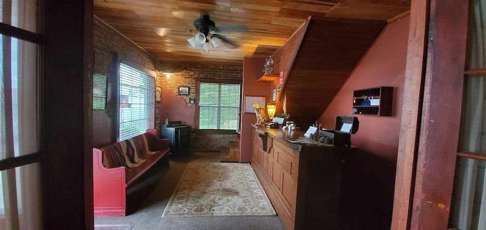 Hootie Creek Historic Hotel 3