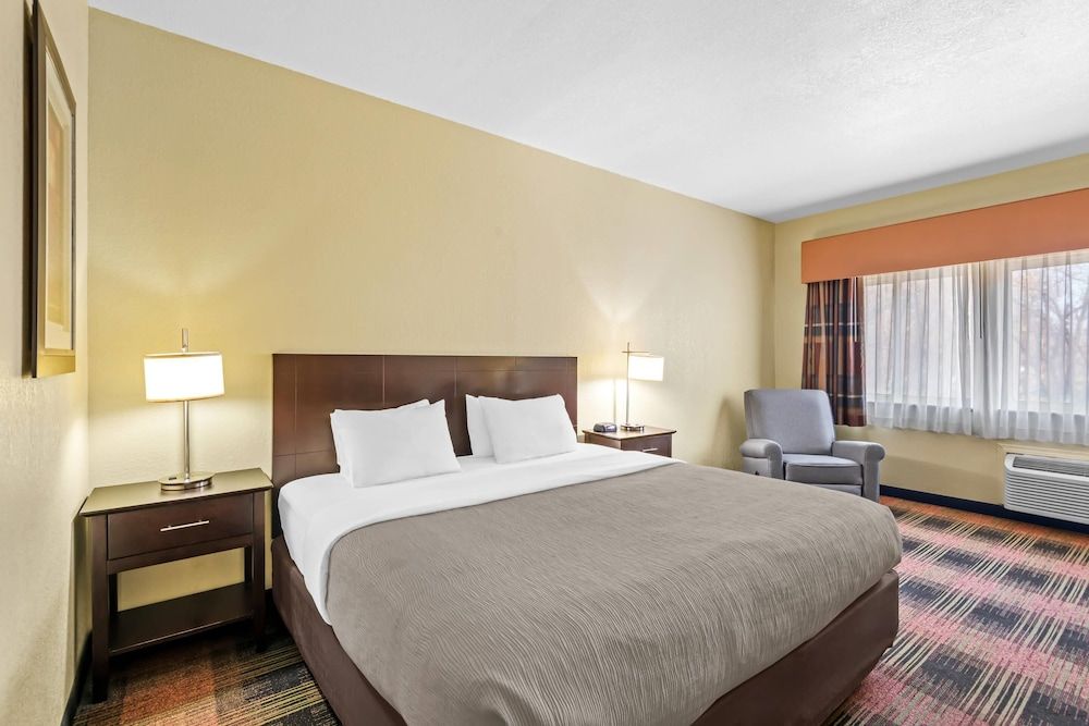 Quality Inn and Suites Des Moines 3