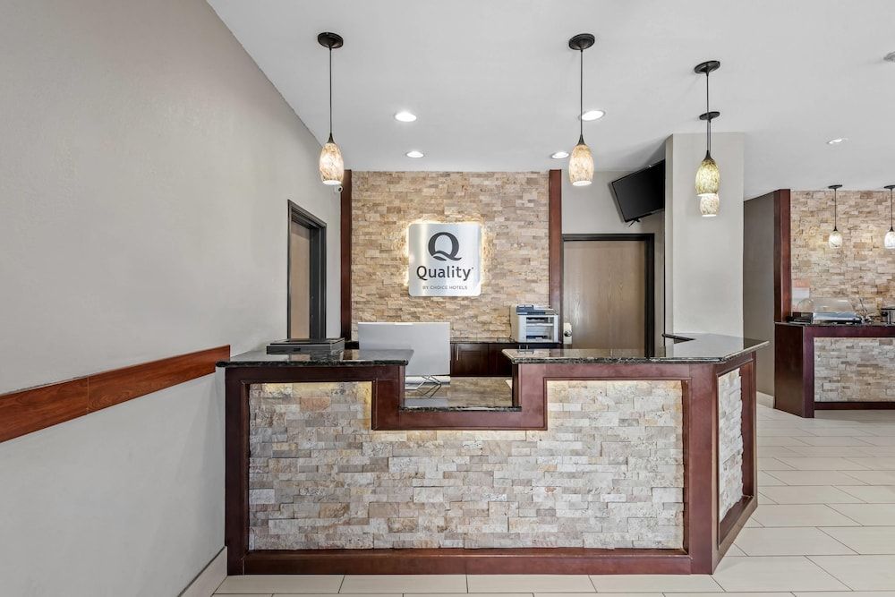 Quality Inn and Suites Des Moines 2