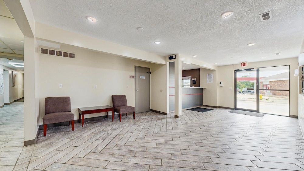 Econo Lodge South Olathe 3