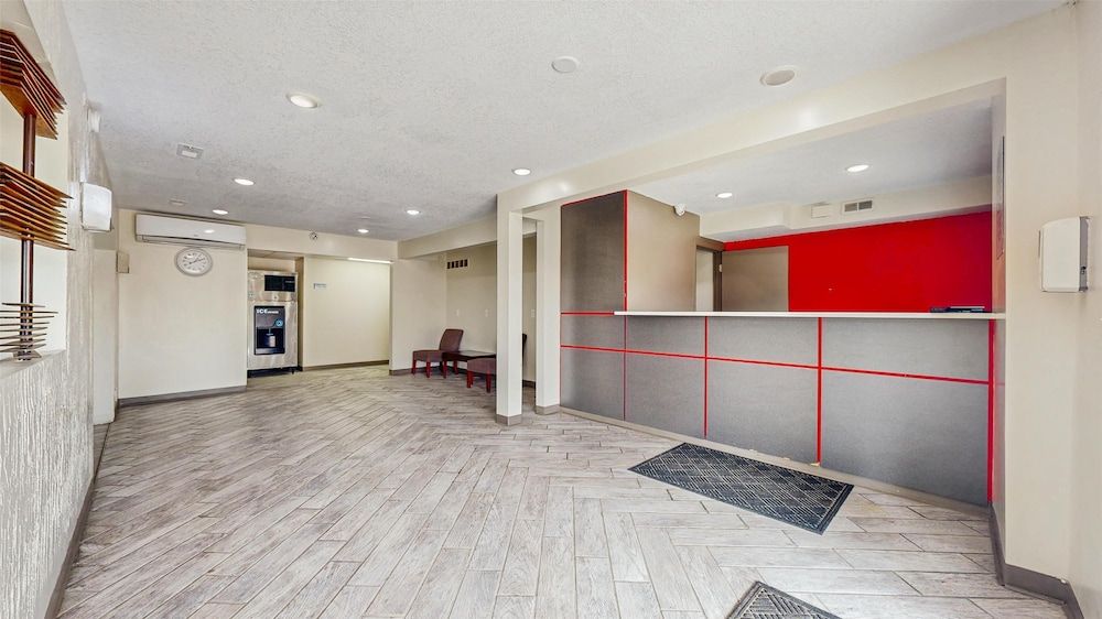 Econo Lodge South Olathe 2