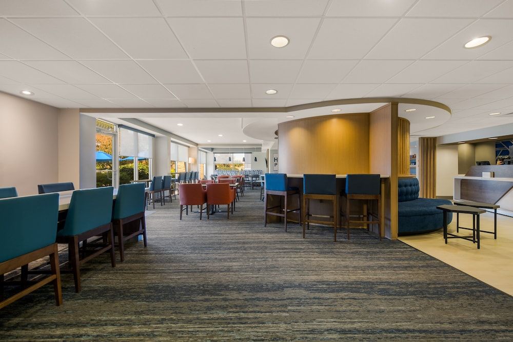 Holiday Inn Express Hampton - Coliseum Central by IHG 3