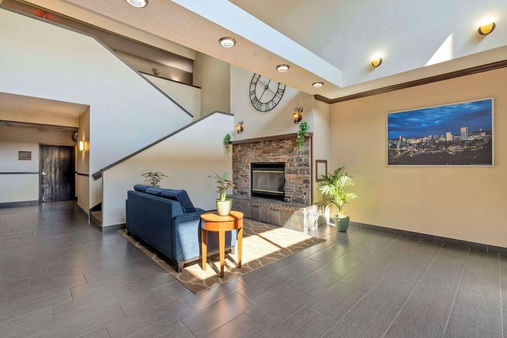 Comfort Suites Near Vancouver Mall 3