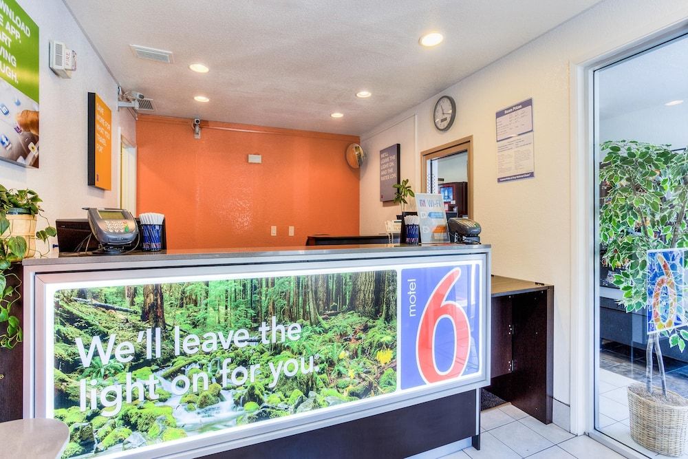 Motel 6 Tigard, OR - Portland South - Lake Oswego 2