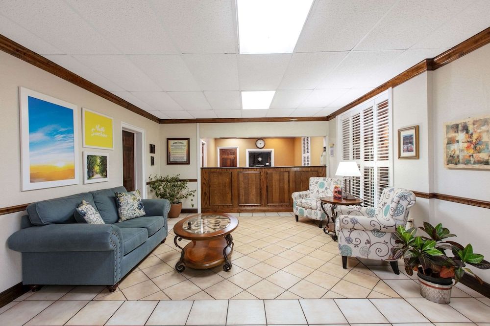 Days Inn by Wyndham Natchez 3