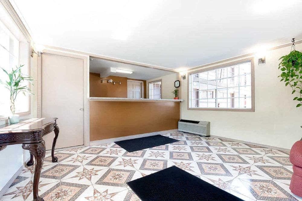 Super 8 by Wyndham Greensburg 2