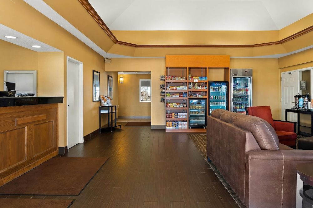 Comfort Suites Saginaw Area 2