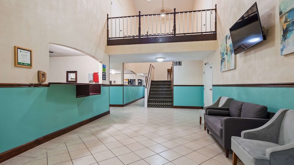 SureStay Hotel by Best Western Greenville 2