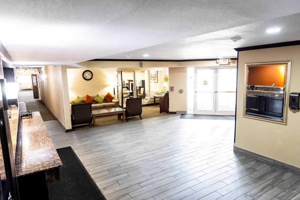 MainStay Suites Coralville - Iowa City 3