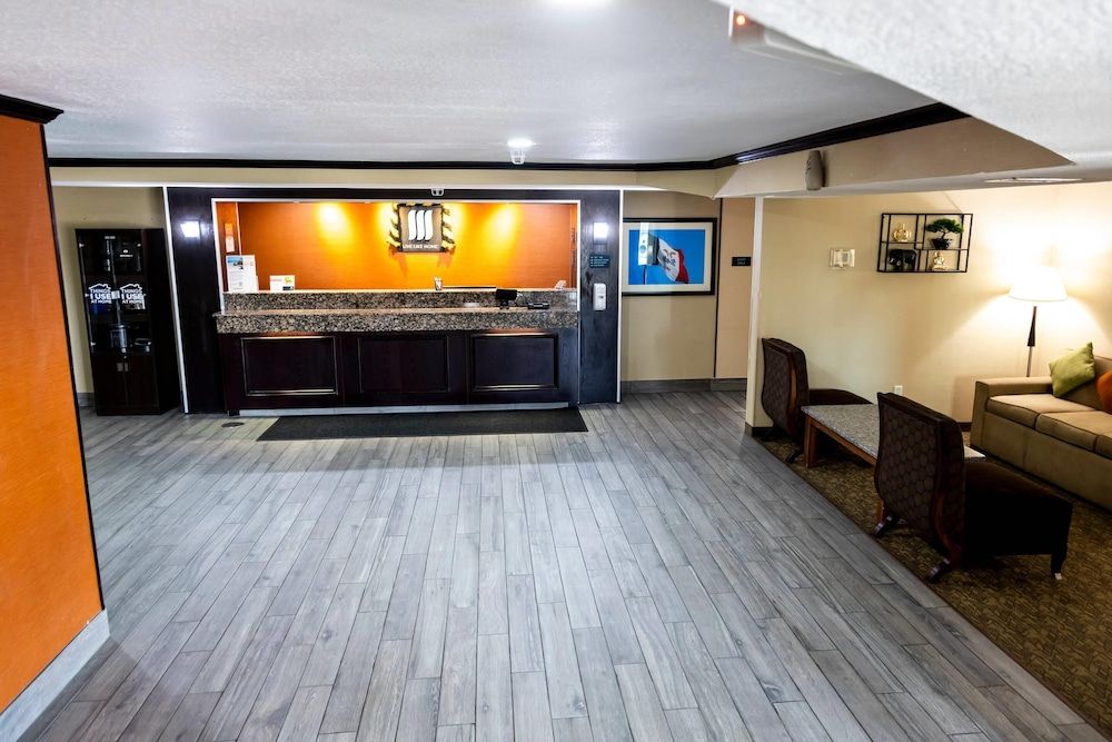 MainStay Suites Coralville - Iowa City 2