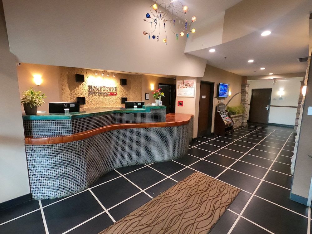 Hometowne Studios & Suites By Red Roof Washington 3