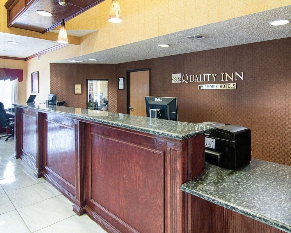 Quality Inn Midland Area 2