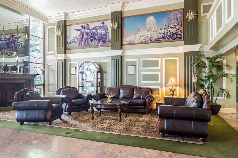 The Plaza Inn & Suites 3