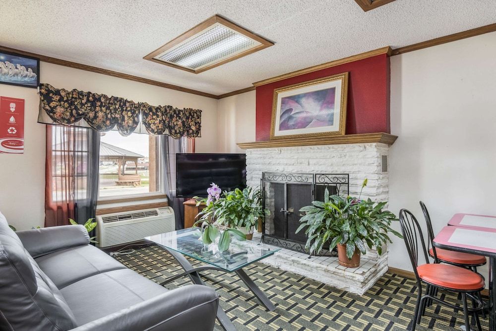 Econo Lodge Cameron Area 2