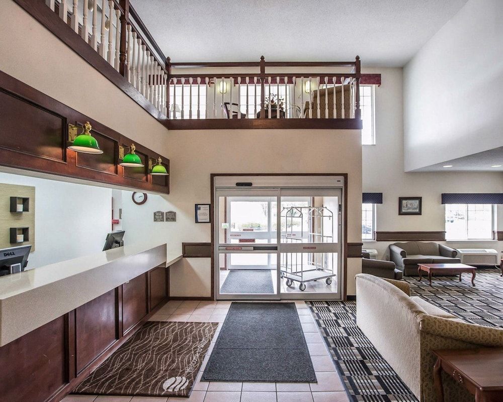 Quality Inn & Suites Dixon near I-88 2