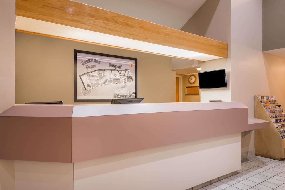 Super 8 by Wyndham Jasper 2