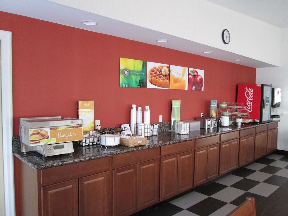 Quality Inn Gaylord Area 2