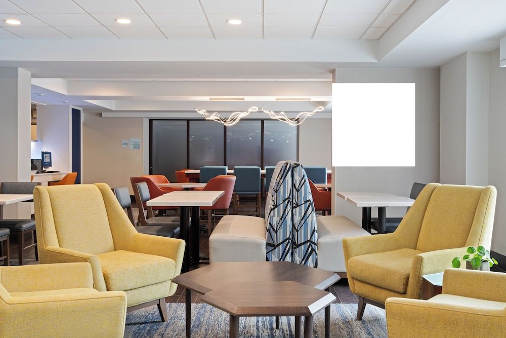 Holiday Inn Express & Suites Cincinnati Riverfront by IHG 3