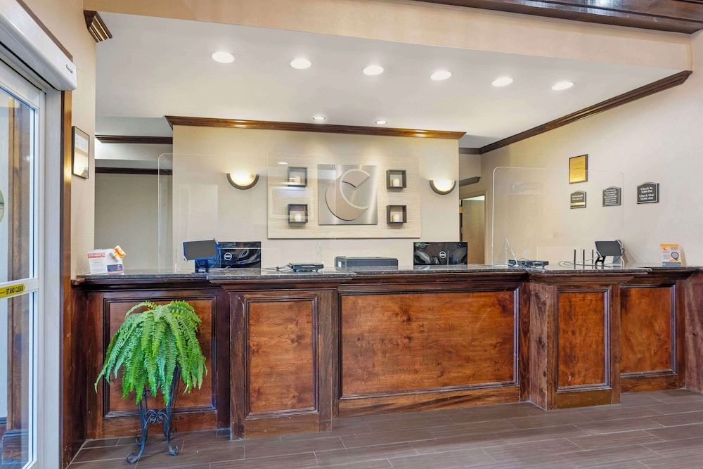 Comfort Inn & Suites Carneys Point Area 3