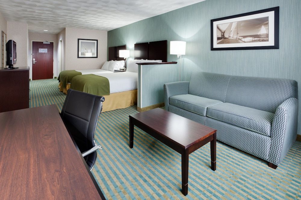 Holiday Inn Express and Suites Smithfield Providen 3