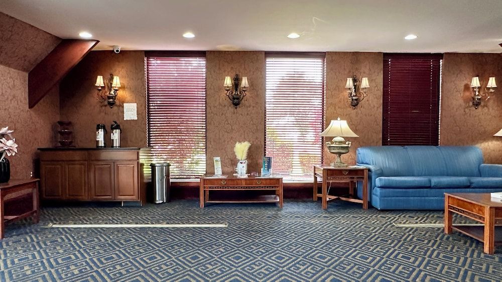 Riverview Inn & Suites 2