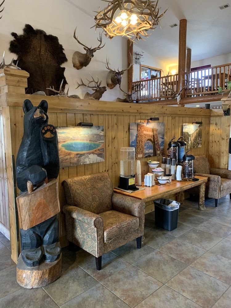 Antler Lodge - Gardiner MT 2