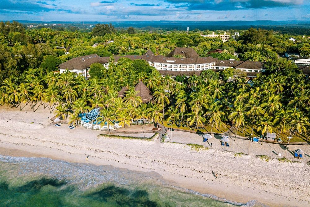 Diani Reef Beach Resort & Spa - Your Beachfront Bliss Awaits 5 estrellas en Diani Beach