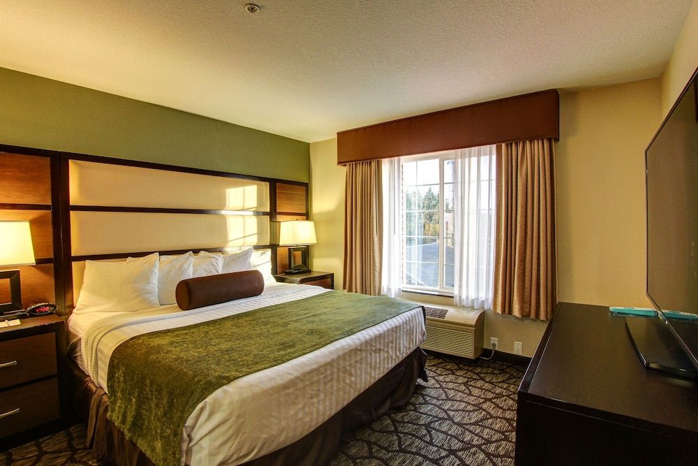 Best Western Plus Vancouver Mall Dr. Hotel & Suites 3