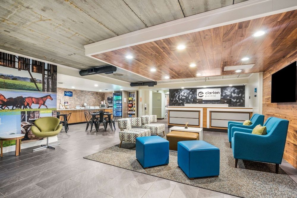 Clarion Pointe Richmond North Near University 2