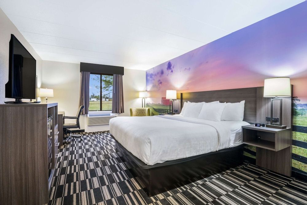 Clarion Pointe Richmond North Near University 3