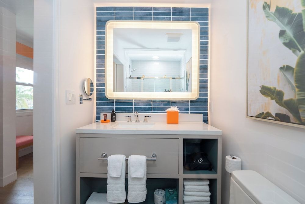 The Sunshine Hotel and Suites 2