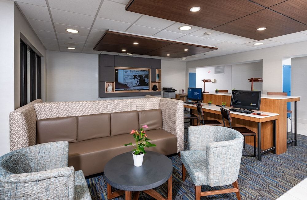 Holiday Inn Express Newport North - Middletown 2