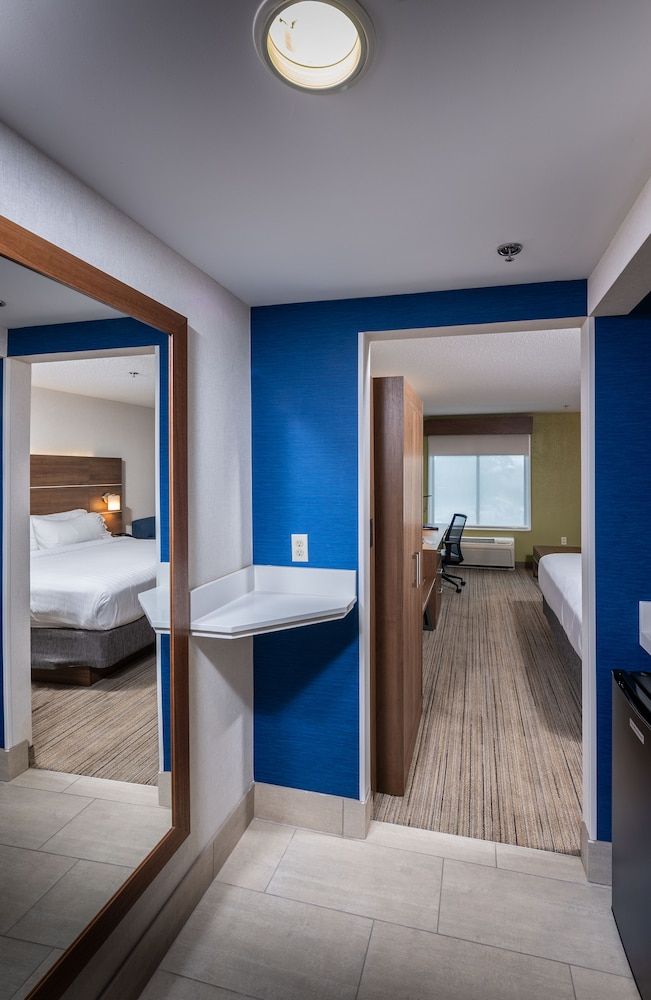 Holiday Inn Express Newport North - Middletown 3