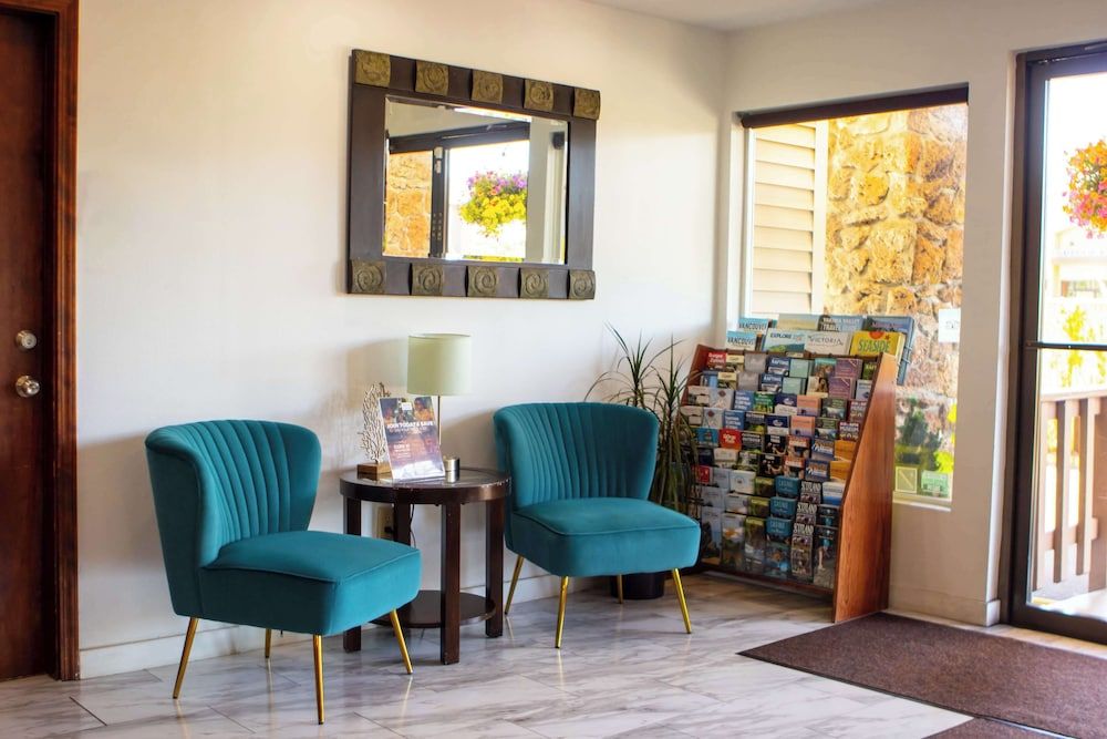 Red Lion Inn & Suites Vancouver 3