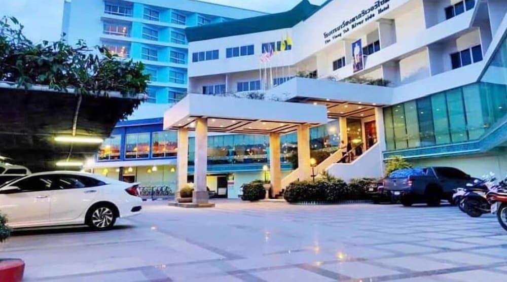 The Viangtak Riverside Hotel 4 étoiles à Tak